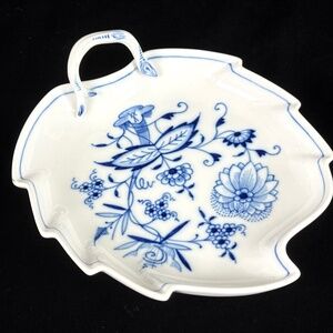Meissen Cutout Blue Onion Candy Dish w Handle Hand Painted Leaf Shape Excellent